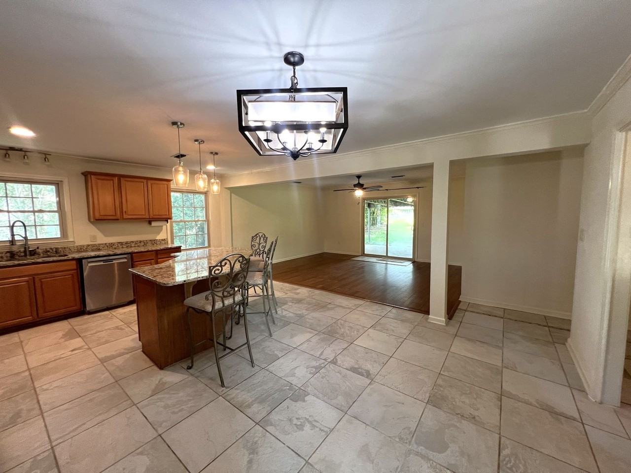 204 Heritage Blvd - Photo 4 of 12