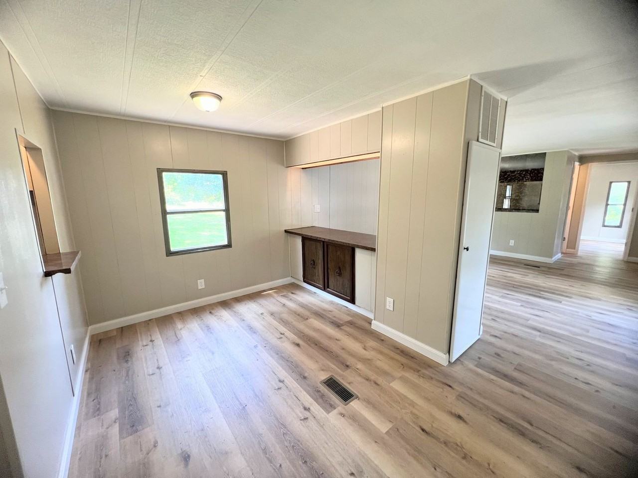 20891 Hampton Dr - Photo 4 of 13