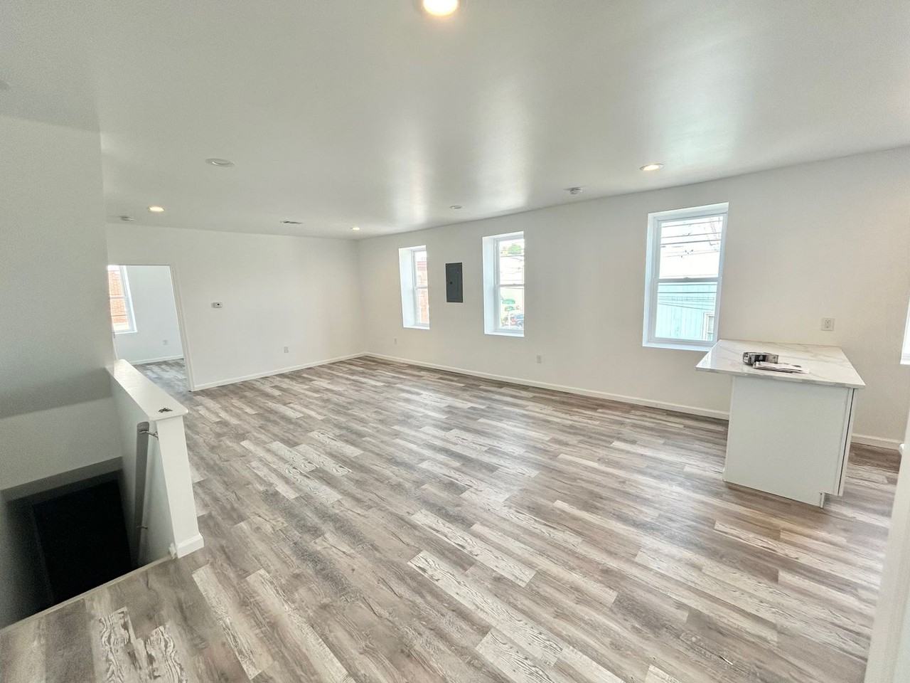 2638 Pratt St - Photo 3 of 11