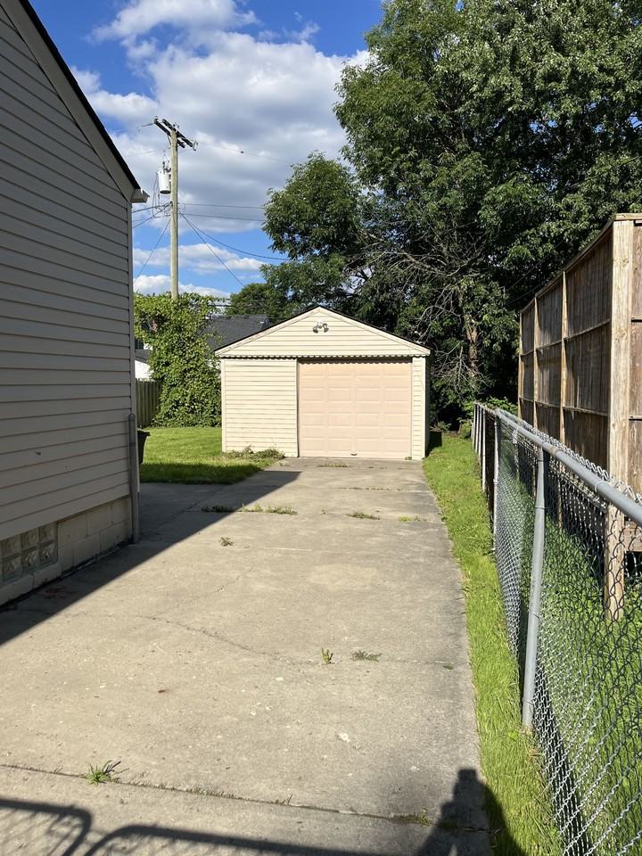 3166 Ellwood Ave #NA - Photo 2 of 10