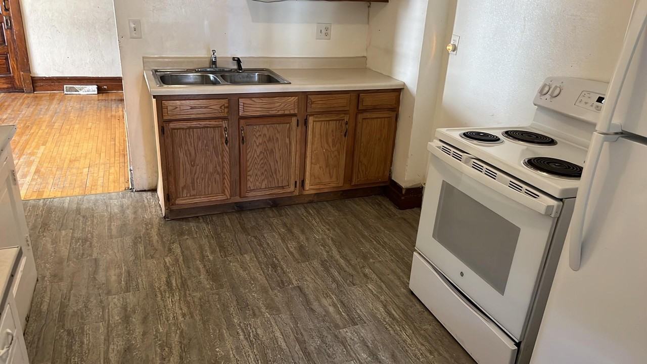 714 Mckinley St #4 - Photo 3 of 14