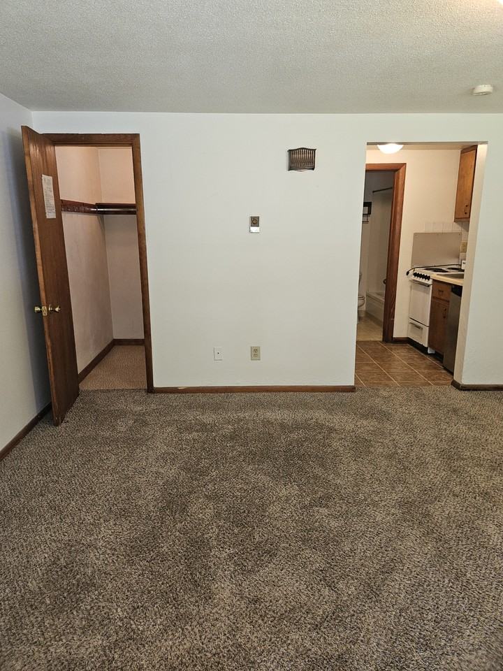 109 Terrace Dr #D4 - Photo 2 of 6