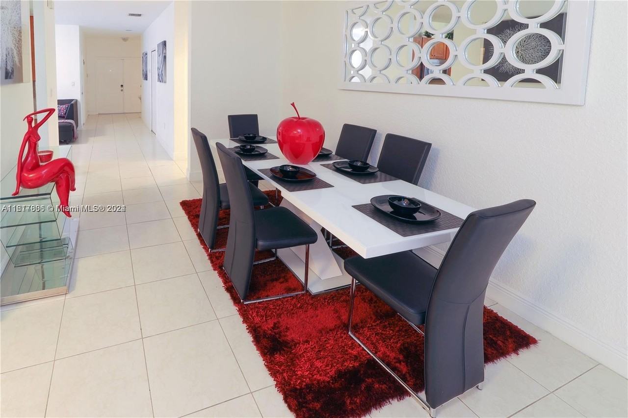 9721 Northwest 9th Street - Photo 2 of 12