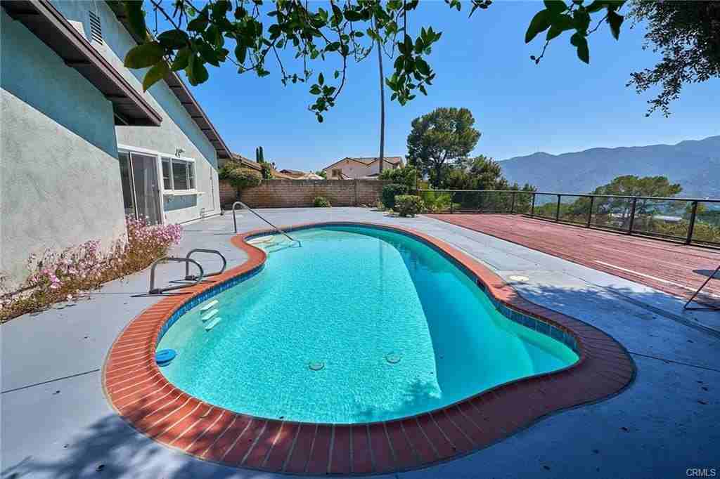 4615 Leir Dr - Photo 2 of 8