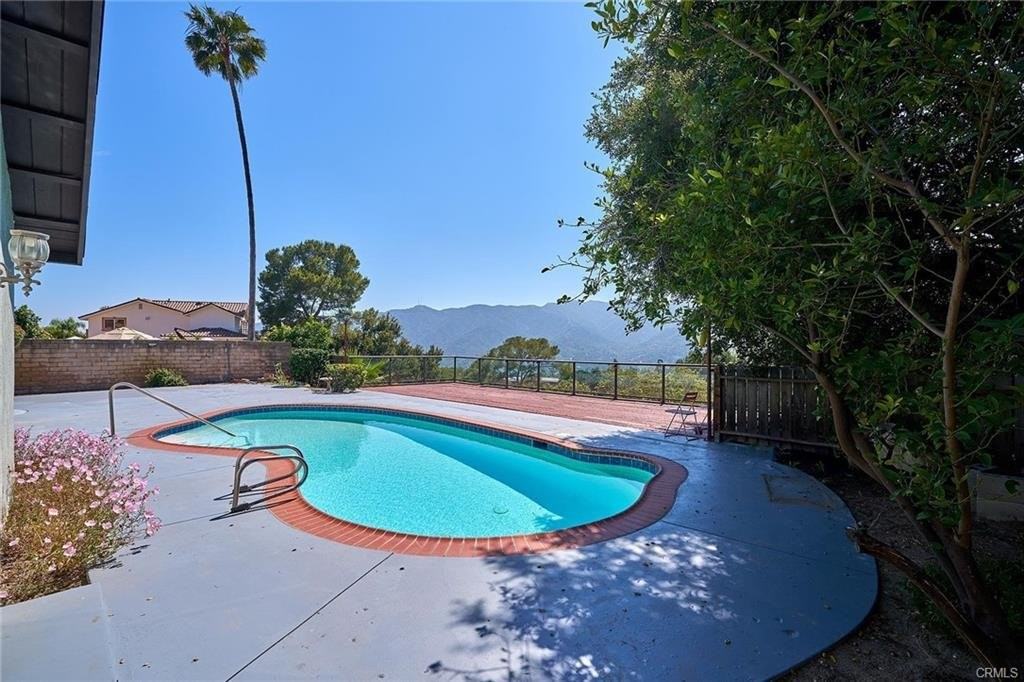 4615 Leir Dr - Photo 3 of 8