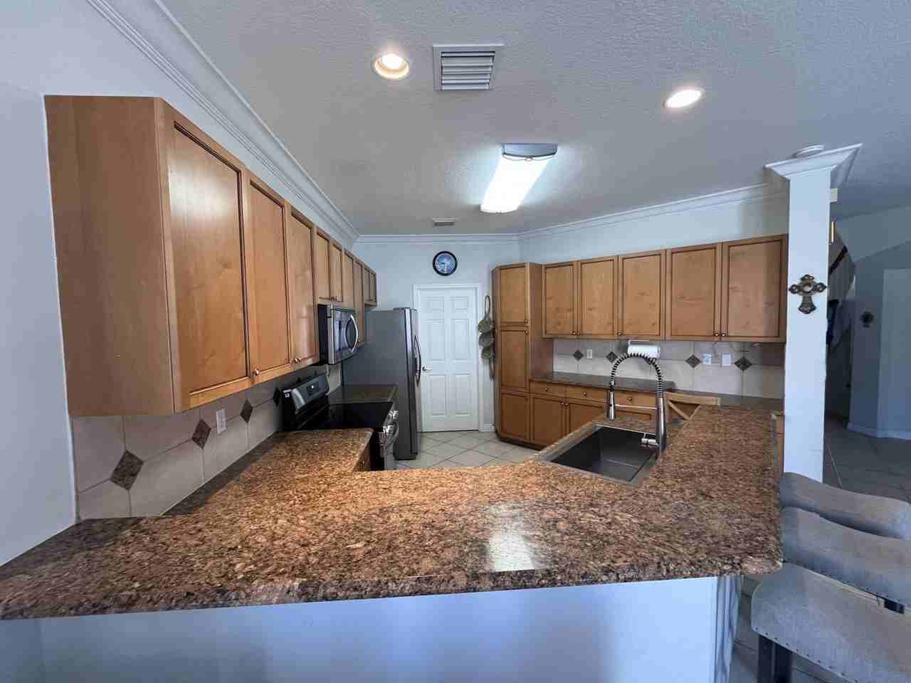 2064 Reston Cir - Photo 2 of 8