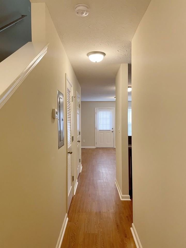 453 Upper Stone Ave - Photo 2 of 25
