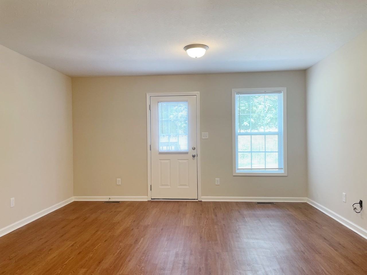 453 Upper Stone Ave - Photo 4 of 25