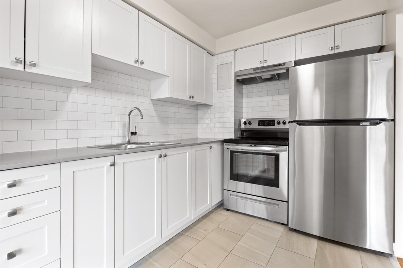 Bowling Green I - Photo 2 of 15