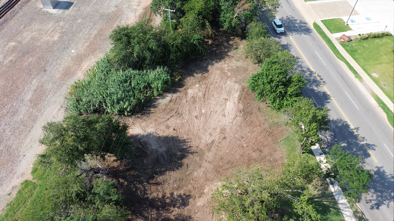 9512 N Western Ave - Photo 2 of 5