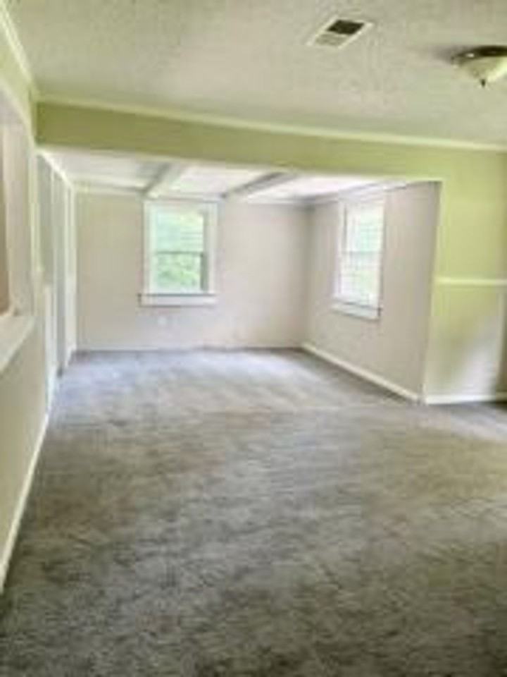 1441 Bose Ave - Photo 5 of 20
