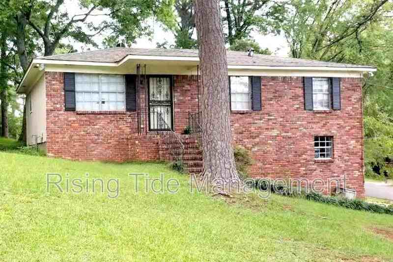 428 21st Ave Ne - Photo 2 of 5