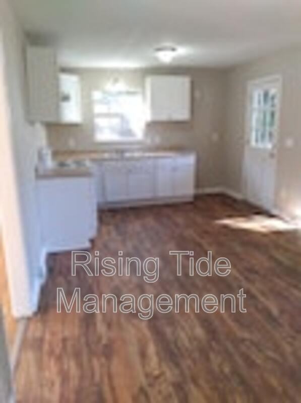 428 21st Ave Ne - Photo 3 of 5