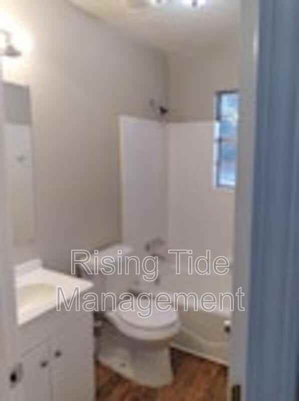 428 21st Ave Ne - Photo 4 of 5