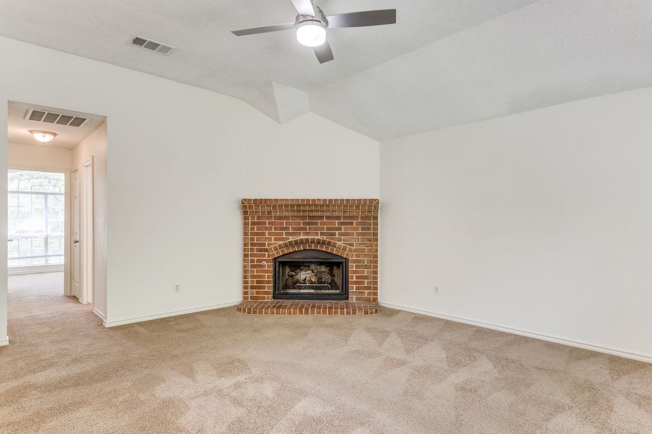 1523 Wayside Dr - Photo 3 of 16