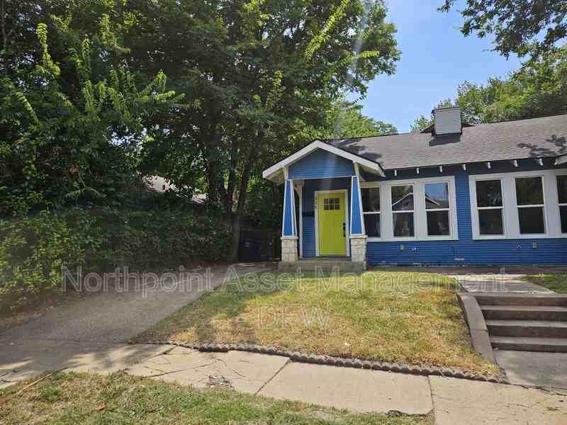 208 N Waverly Dr - Photo 3 of 21