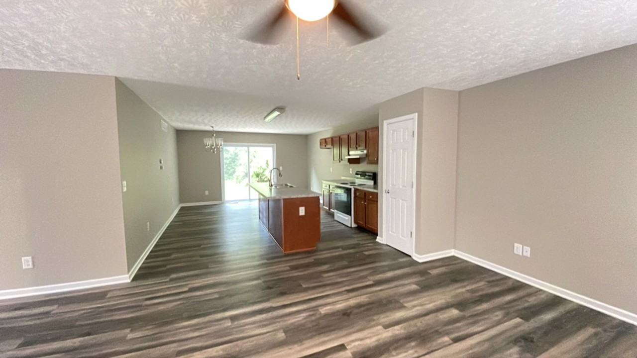 1032 Golfview Dr - Photo 2 of 19