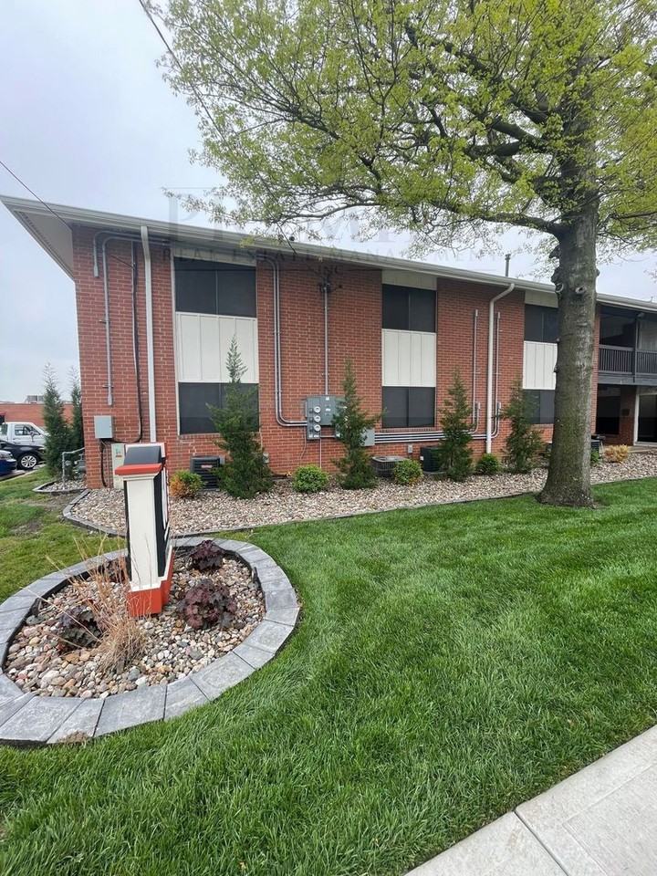 6011 Barton Dr - Photo 2 of 13