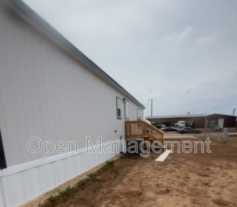 3070 Ochoco St - Photo 2 of 15