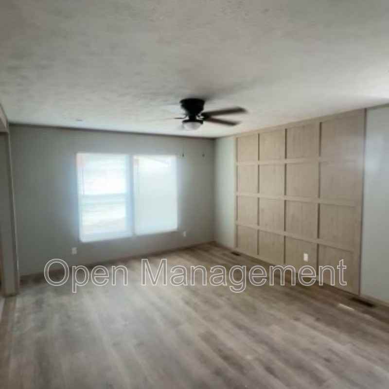 3070 Ochoco St - Photo 6 of 15