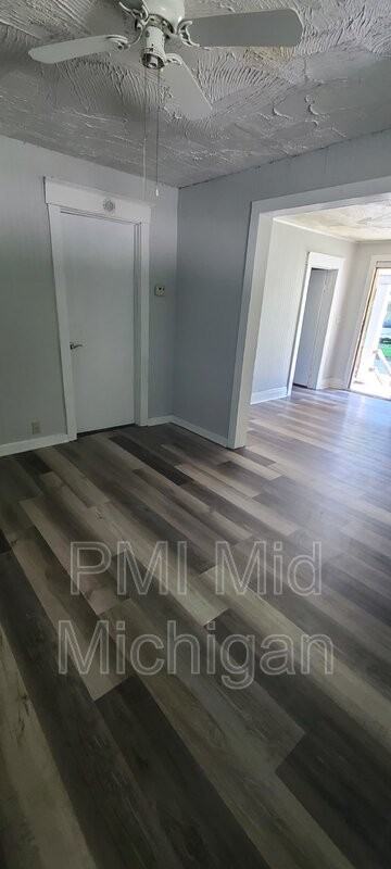 1003 Roosevelt Austin Ave - Photo 2 of 12