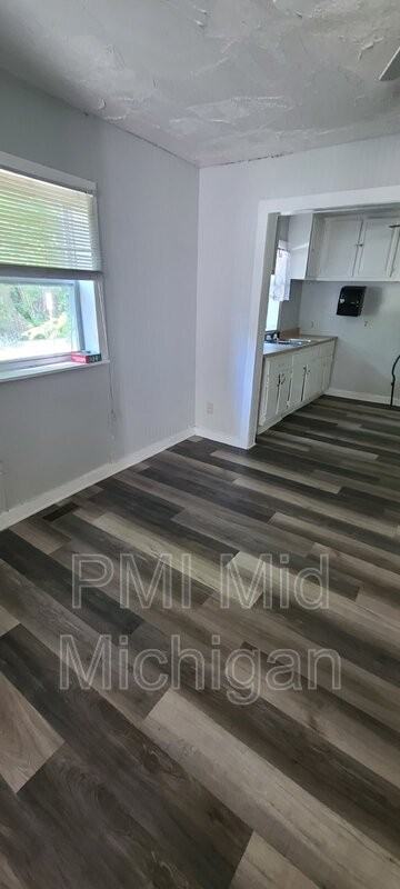 1003 Roosevelt Austin Ave - Photo 3 of 12