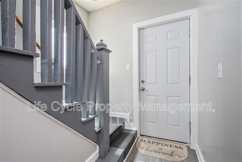 231 Elm St Sw - Photo 3 of 15