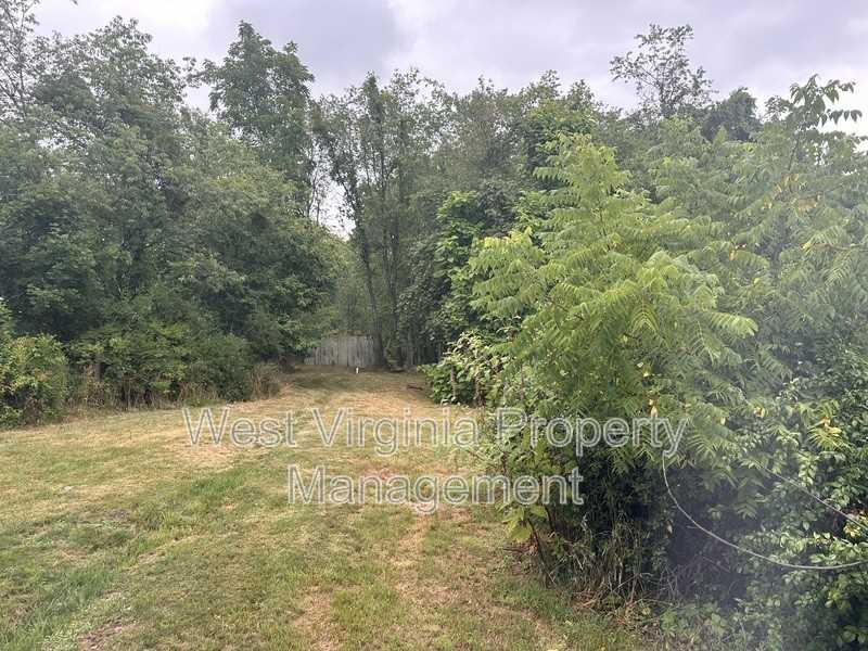 209 9th St - Photo 2 of 9