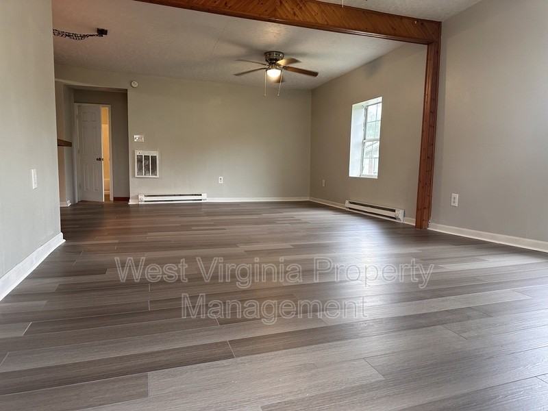 209 9th St - Photo 3 of 9