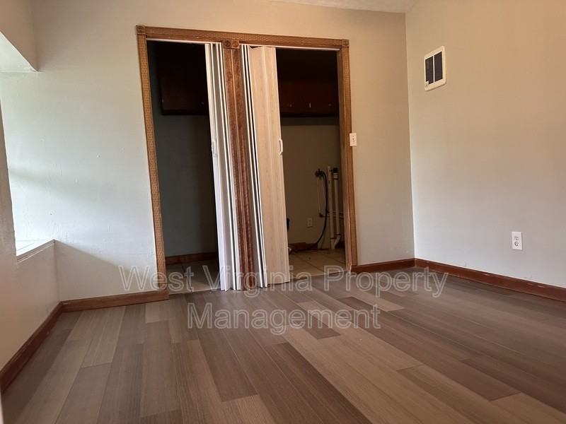 209 9th St - Photo 4 of 9