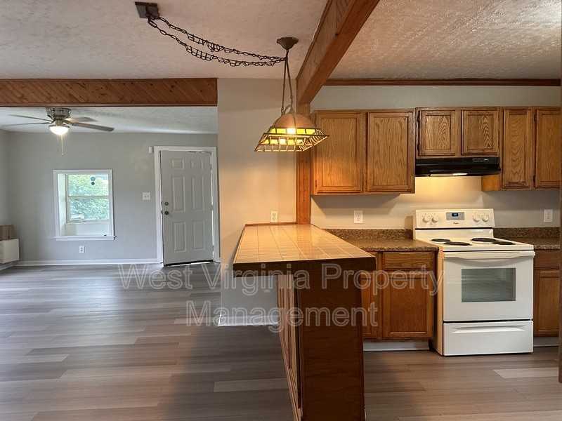 209 9th St - Photo 5 of 9