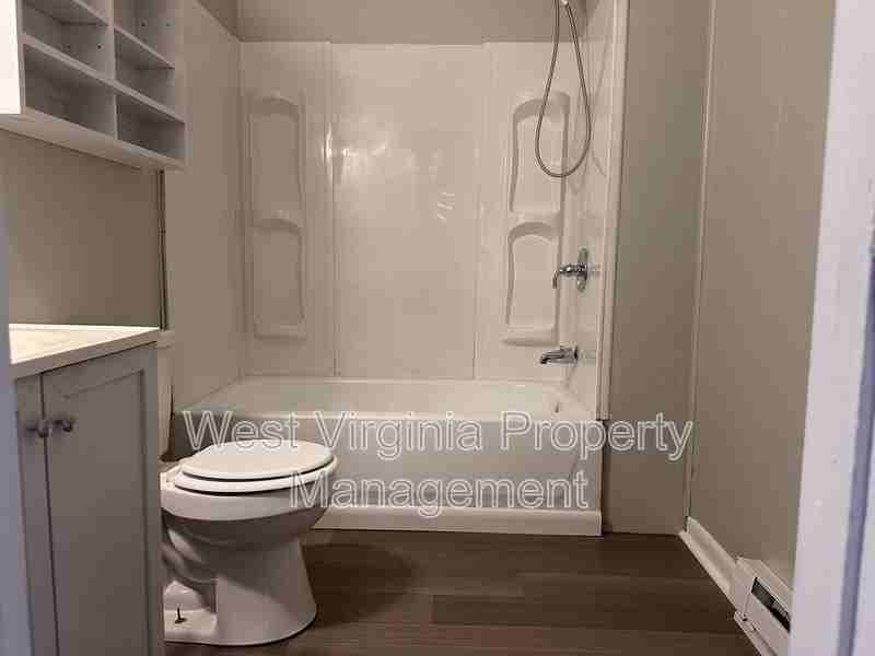 209 9th St - Photo 7 of 9