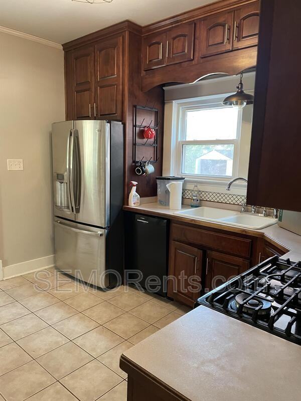 318 Merriwether St - Photo 5 of 10