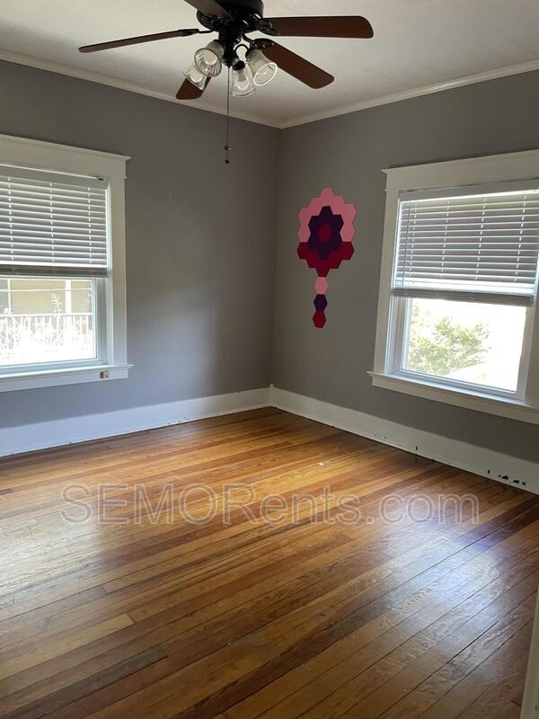 318 Merriwether St - Photo 7 of 10