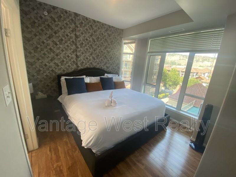 1128 Sunset Drive - Photo 3 of 8