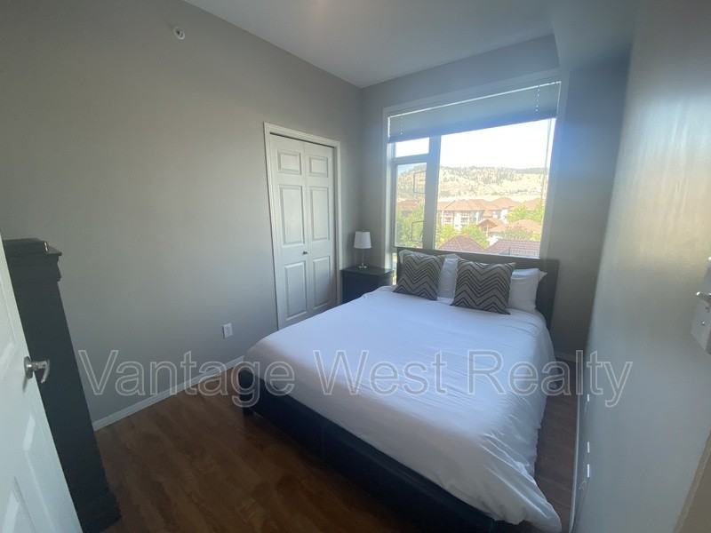 1128 Sunset Drive - Photo 4 of 8