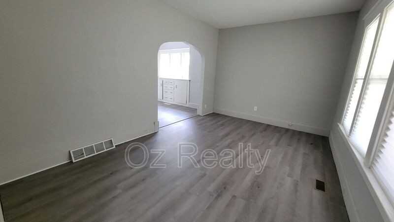 2356 Putnam St - Photo 2 of 10