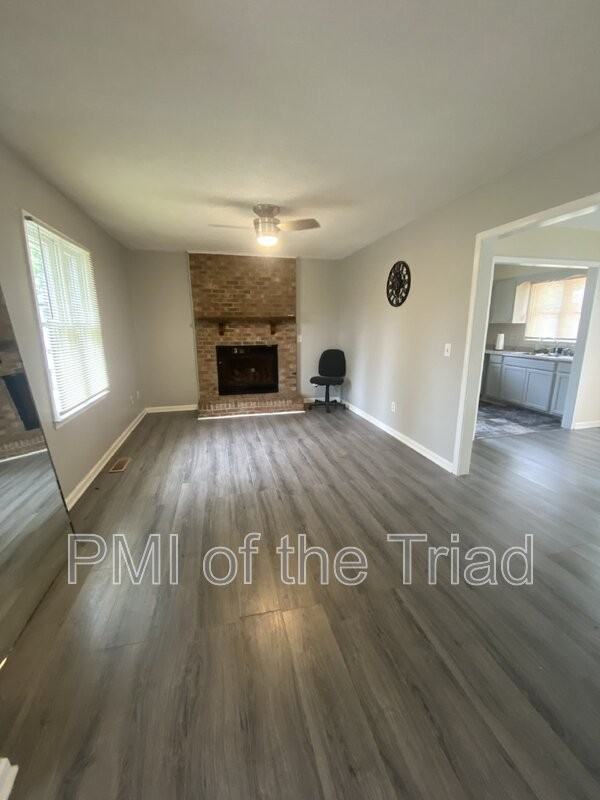 1605 Pear Tree Ln - Photo 3 of 7