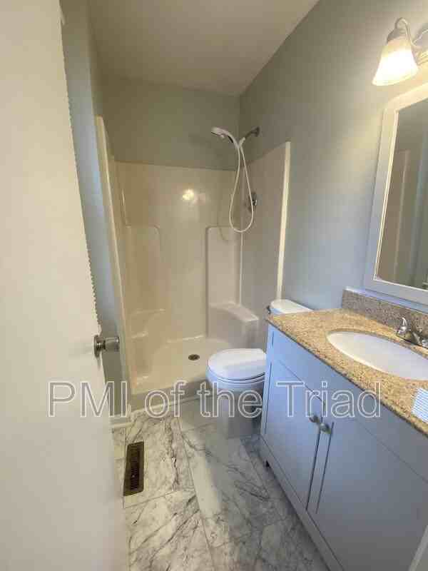 1605 Pear Tree Ln - Photo 6 of 7