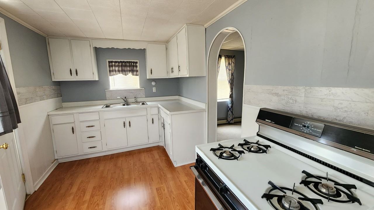6781 Low St - Photo 5 of 15