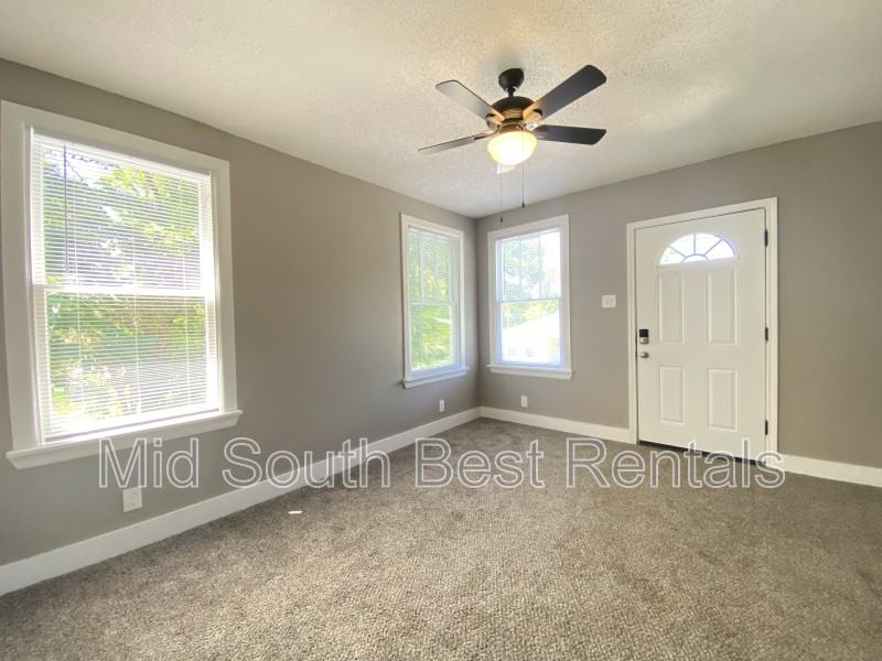 2929 S Chester St - Photo 2 of 7