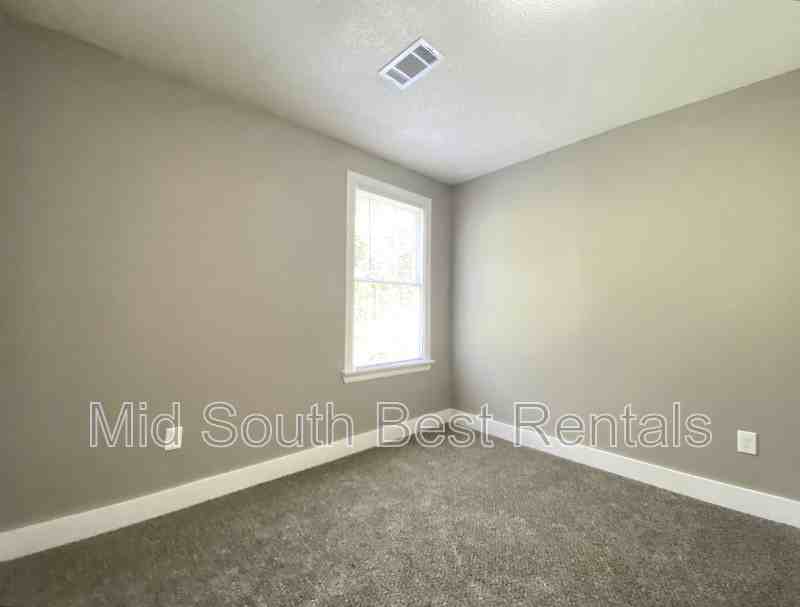 2929 S Chester St - Photo 5 of 7