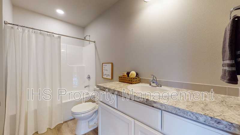 2513 East Helena Street #B - Photo 6 of 20