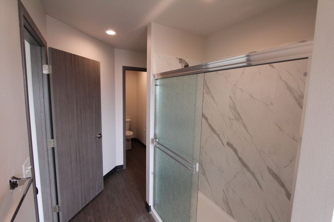 1013 Greenfield Dr - Photo 5 of 10