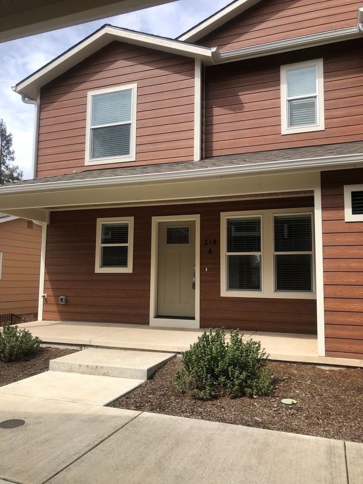 369.14x - 218 N Shasta #A & B - Photo 2 of 7