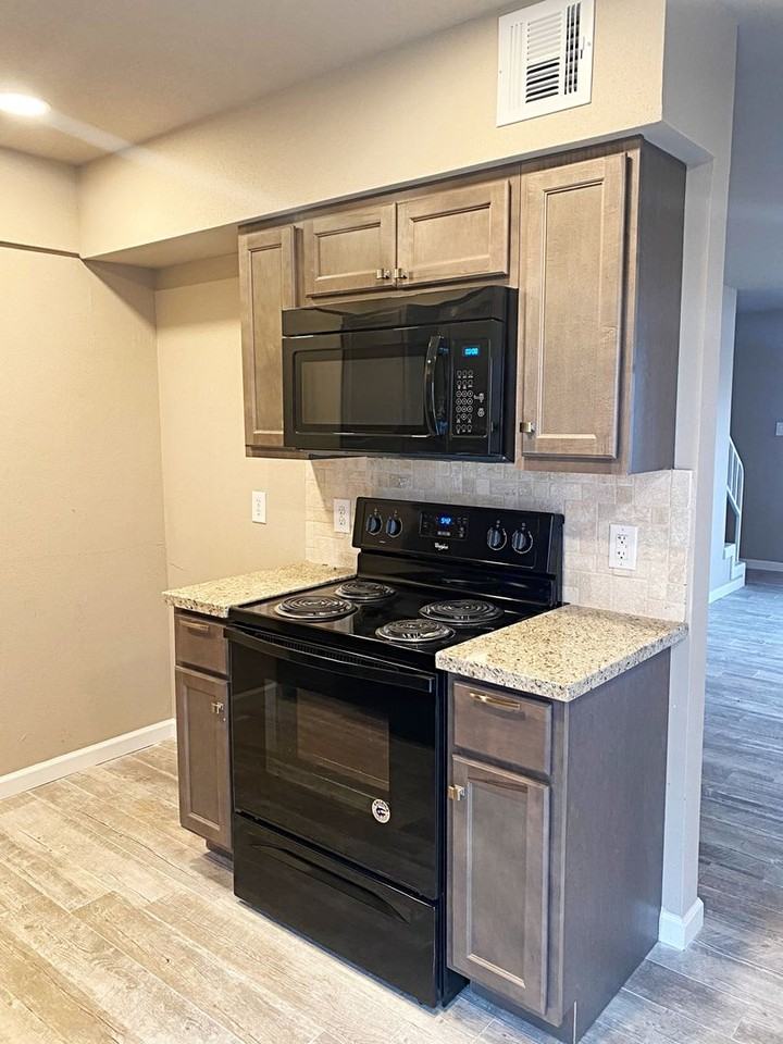 8674 Glen Meadow Ln - Photo 3 of 13