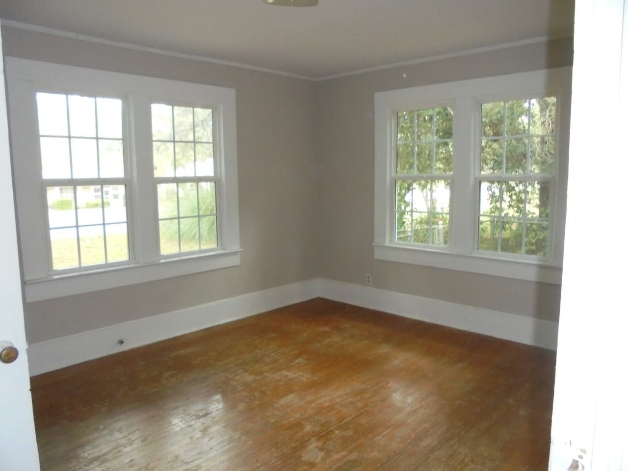 1646 N Union Ave - Photo 3 of 5