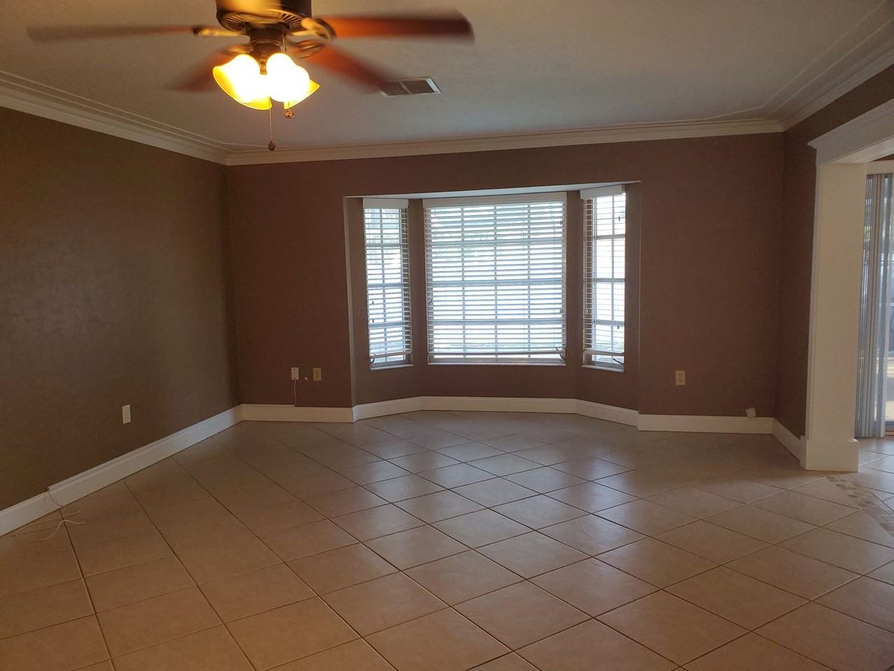 3331 Sea View St - Photo 2 of 19