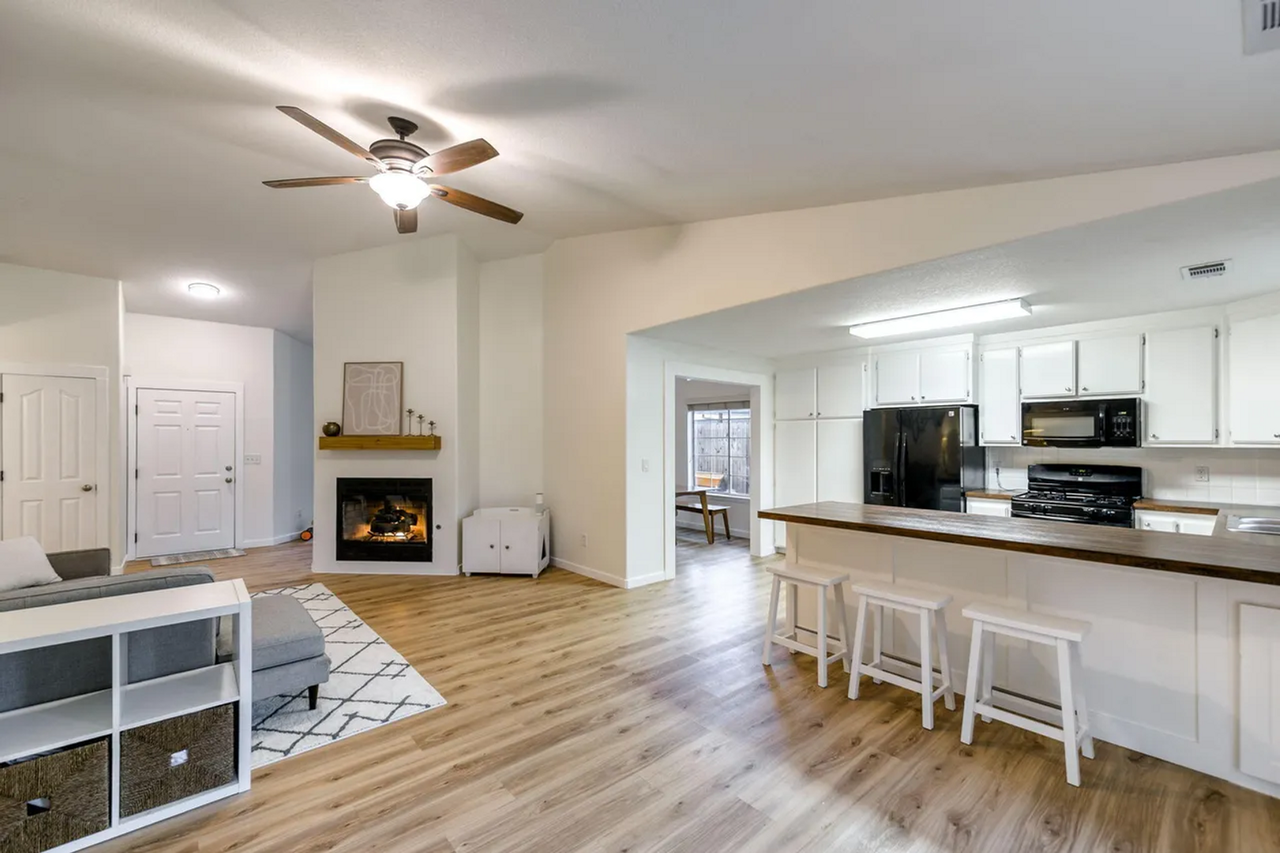 2185 Hacienda St - Photo 2 of 15