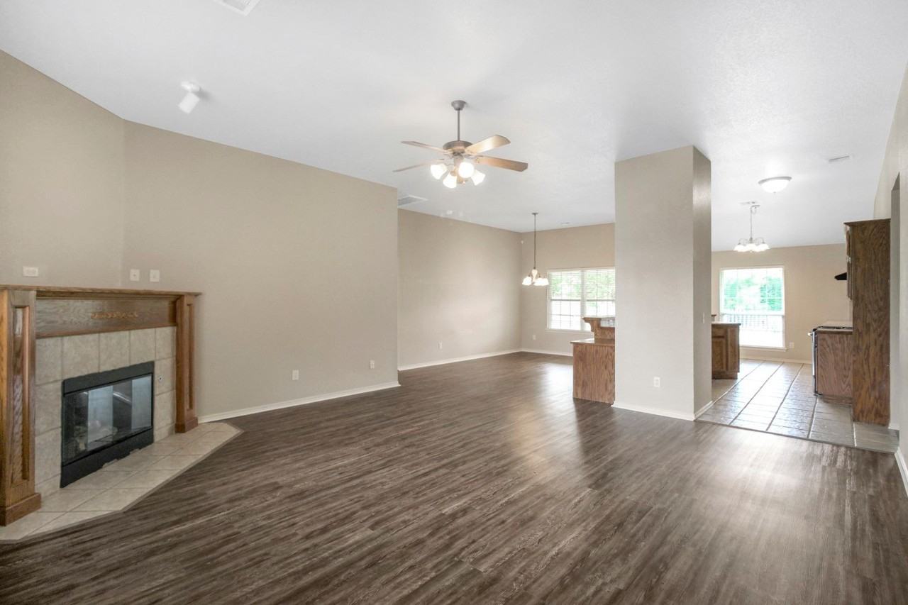 21943 Pleasant Ridge Rd - Photo 3 of 14